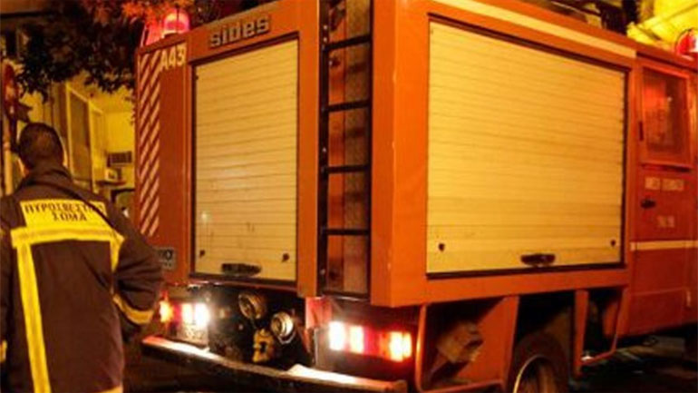 Άγνωστοι έβαλαν φωτιά σε άδειο περίπτερο στον Πειραιά