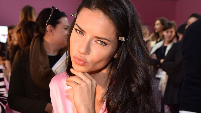 Αυτή είναι η αγαπημένη μάσκα μαλλιών της Adriana Lima!