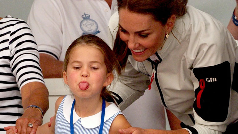 Να γιατί η πριγκίπισσα Charlotte έβγαλε τη γλώσσα της στους Βρετανούς!