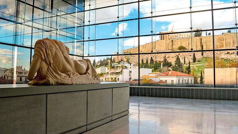 Η Μετόπη του Παρθενώνα από το Λούβρο στην Αθήνα για τα 200 χρόνια από την Ελληνική Επανάσταση