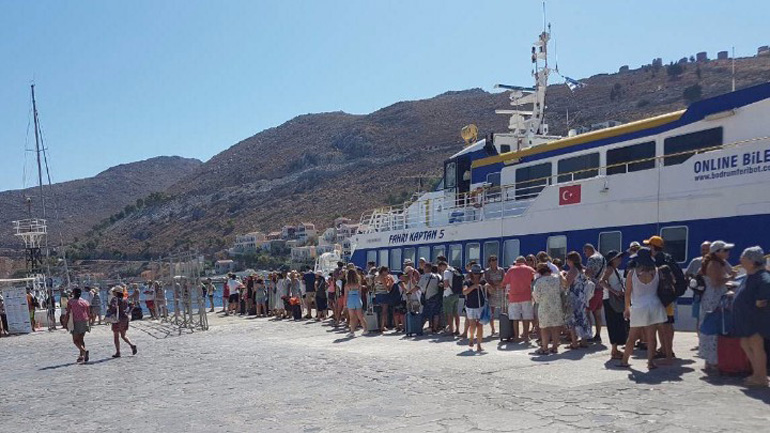 Σύμη: Ομάδα μεταναστών επιτέθηκε σε αστυνομικούς 