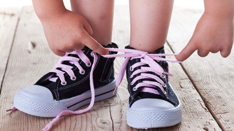 Τι να κάνετε αν μυρίζουν τα πόδια του παιδιού σας;