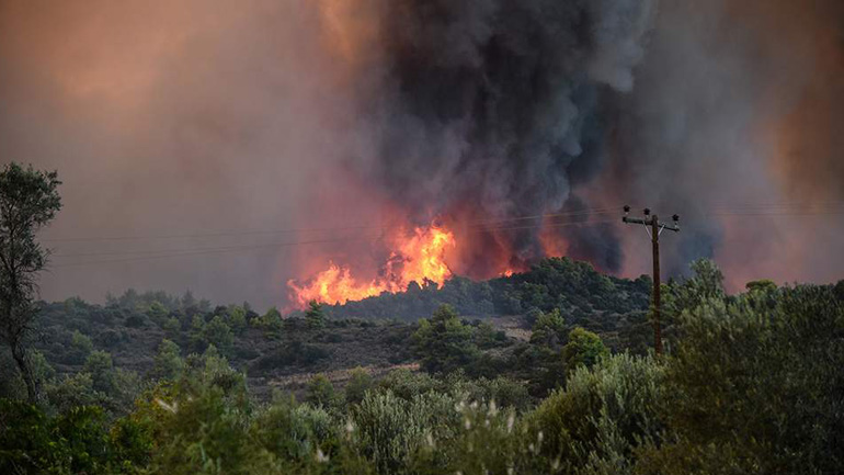Καλύτερη η εικόνα των πυρκαγιών σε Αχαΐα και Ηλεία. Υπό μερικό έλεγχο η πυρκαγιά στα Τσουκαλαίικα Μεσσηνίας
