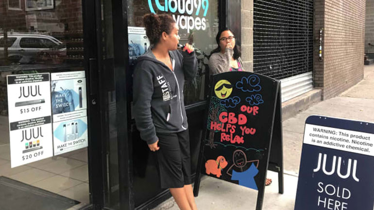 ΗΠΑ: Καταγράφηκε ο πρώτος θάνατος που φαίνεται να συνδέεται με τη χρήση ηλεκτρονικού τσιγάρου