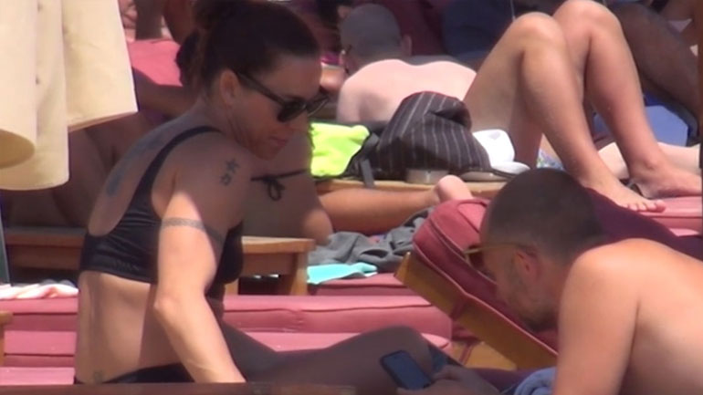 Αγνώριστη στη Μύκονο η Mel C των Spice Girls!