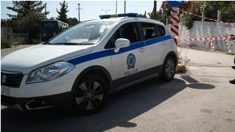 Μέσα οι Λαρισαίοι διασκέδαζαν και έξω οι κλέφτες «άνοιγαν» ΙΧ