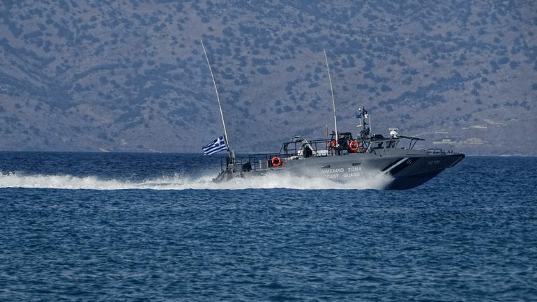 Εντοπίστηκε σκάφος με μετανάστες βορειοανατολικά των Αντικυθήρων
