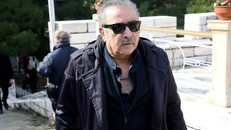 Λάκης Λαζόπουλος: Συγκινούν τα λόγια του στην εξόδιο ακολουθία της συζύγου του