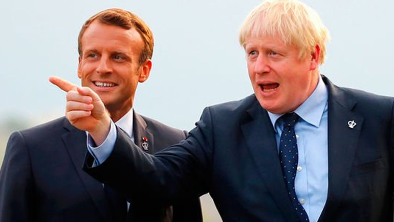 Μακρόν: Ο Μπόρις Τζόνσον δεν αποκλείεται να «παίζει πόκερ»