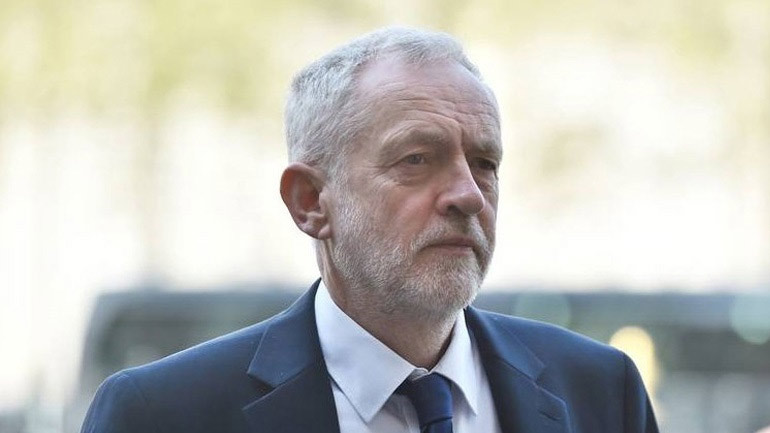 Κόρμπιν: «Προς όφελος του Τραμπ το Brexit χωρίς συμφωνία»