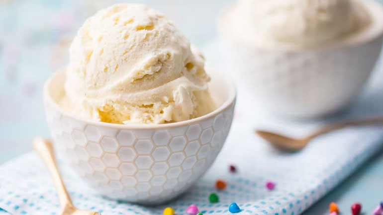 Απολαυστικό σπιτικό παγωτό με μόνο 3 υλικά!