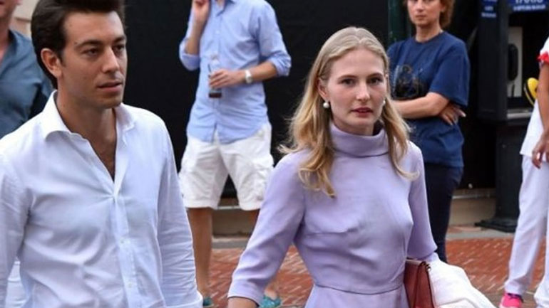 Εκατερίνα Ριμπολόβλεβα: Χέρι χέρι στα Ματογιάννια με τον σύζυγό της!