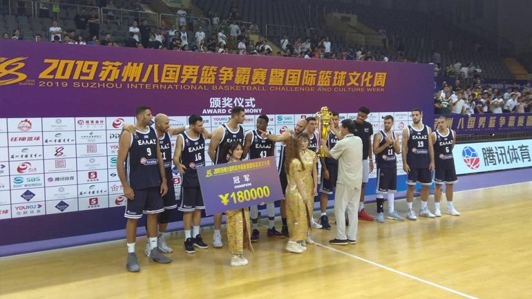 Σήκωσε το τρόπαιο η Εθνική