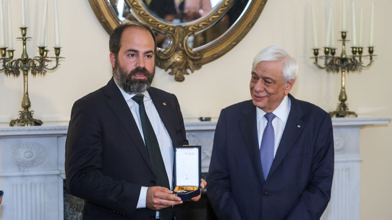 Το παράσημο του Ταξιάρχη του Φοίνικος απέδωσε στον Φ. Παπαχρηστίδη ο Πρ. Παυλόπουλος