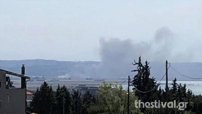 Σε εξέλιξη φωτιά στην Περαία Θεσσαλονίκης