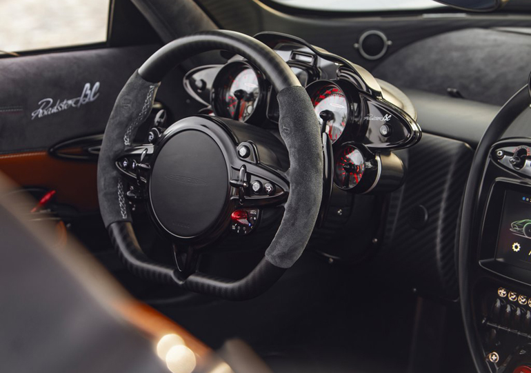 Η εικόνα που  βλέπει ο οδηγός του ιταλικού hyper car