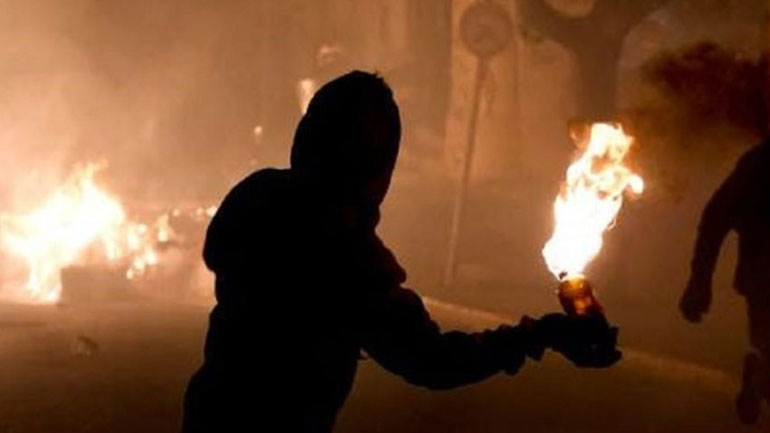 Μολότοφ στα Εξάρχεια