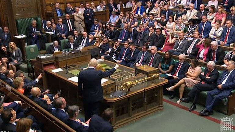 Σφοδρές αντιδράσεις για την κίνηση Τζόνσον να κλείσει το Κοινοβούλιο