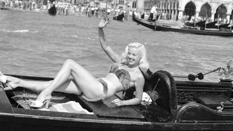Iconic vintage φωτογραφίες από το Φεστιβάλ της Βενετίας που πρέπει να δείτε!