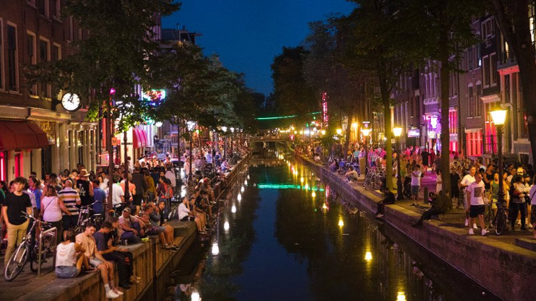 Η Ολλανδία κηρύσσει τον «πόλεμο» στον υπερτουρισμό