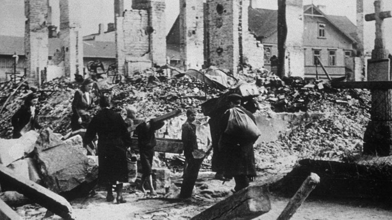 Πολωνία: Η Βαρσοβία επαναφέρει τη διένεξη με το Βερολίνο ζητώντας πολεμικές αποζημιώσεις