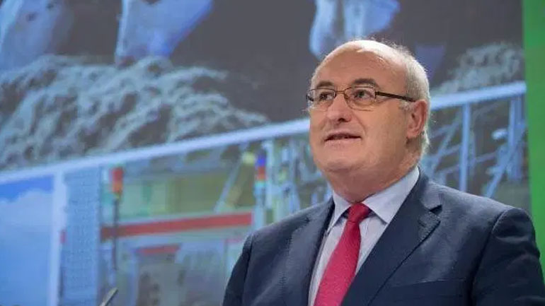 Επίτροπος Hogan: «Καμία κοινοτική βοήθεια για τις αγροτικές καταστροφές από ακραία καιρικά φαινόμενα στην Ελλάδα»