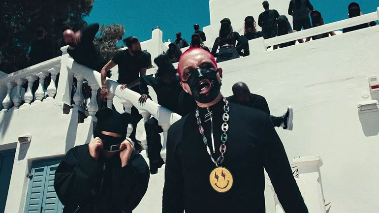 Έξαλλοι οι κάτοικοι της Μυκόνου με το βίντεο κλιπ του J Balvin στο νησί