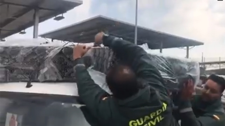 Έλεγχος στα σύνορα με έκπληξη bonus μέσα στα στρώματα