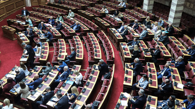 Βουλή: Άρχισε η συζήτηση επί του ν/σ για τις άδειες οδήγησης