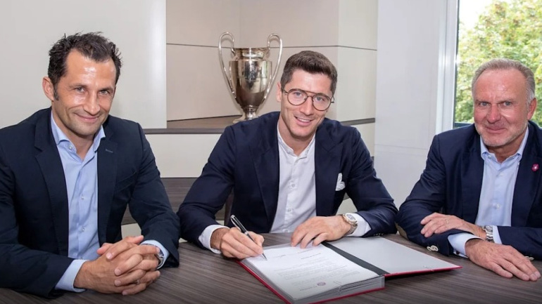 Υπέγραψε νέο συμβόλαιο με την Μπάγερν ο Λεβαντόφσκι