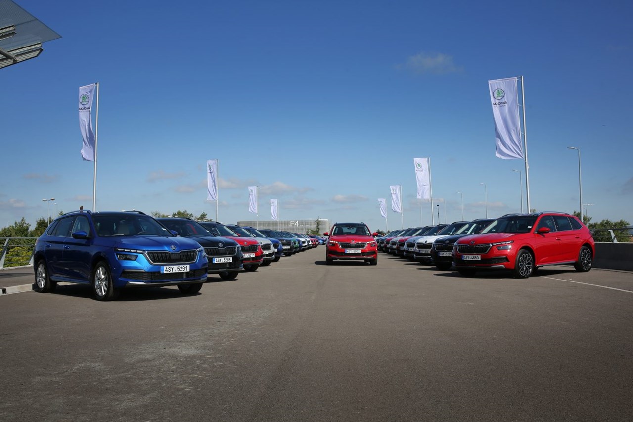 Όλα αυτά τα αυτοκίνητα μας περίμεναν για την πρώτη δοκιμή επί γαλλικού εδάφους