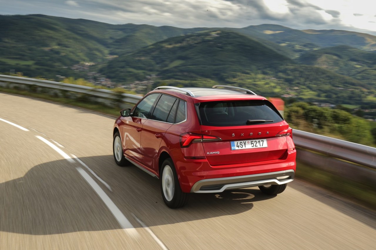 Προαιρετικά φέρει και πανοραμική γυάλινη οροφή