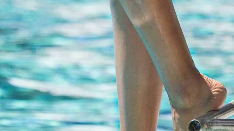 Aποτρίχωση στο σπίτι με ζάχαρη- Δείτε τι θα χρειαστείτε