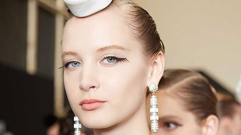 Τα σκουλαρίκια που θα φοράμε όλες από το φθινόπωρο