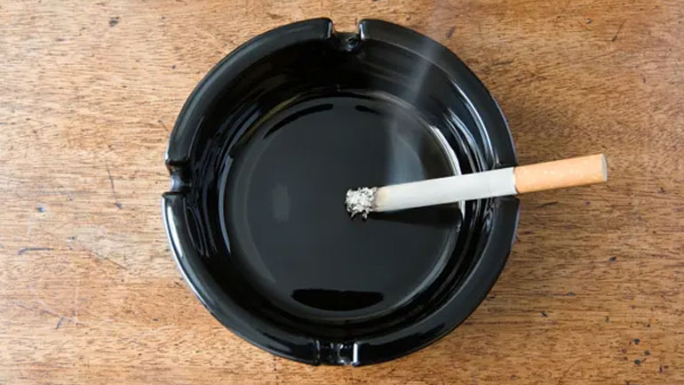 Στη Βρετανία οι καπνιστές ανάβουν ετησίως 1,5 δισ. τσιγάρα λιγότερα