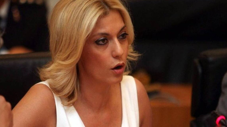 Θεσπέσιο μαύρισμα η Βουλευτίνα