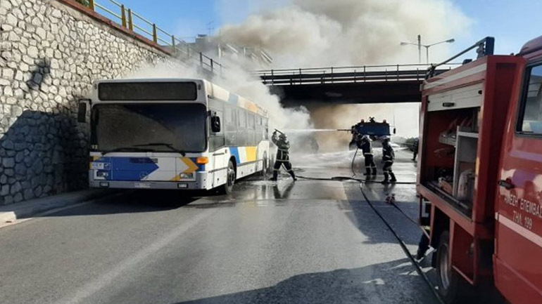 Φωτιά σε λεωφορείο στoν Κηφισό