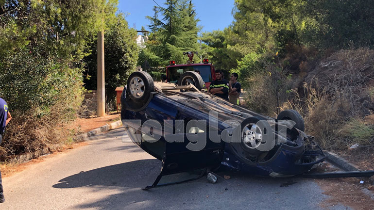 Αναποδογύρισε όχημα σε στενό της Εκάλης – Σώοι οι επιβαίνοντες