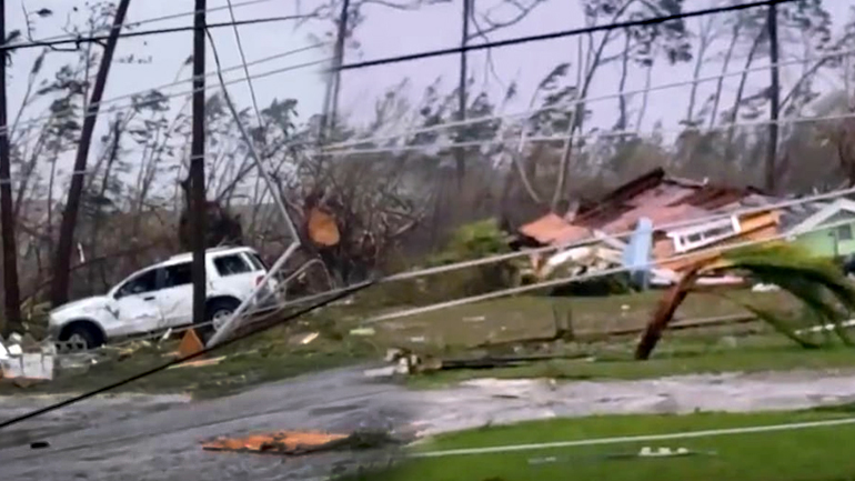 Live: Ο Dorian εξελίσσεται σε τυφώνα ”τέρας”