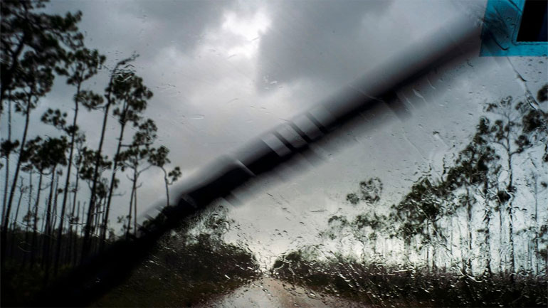 Τυφώνας Dorian: Ένα οκτάχρονο αγόρι νεκρό – Αγνοείται η αδελφή του