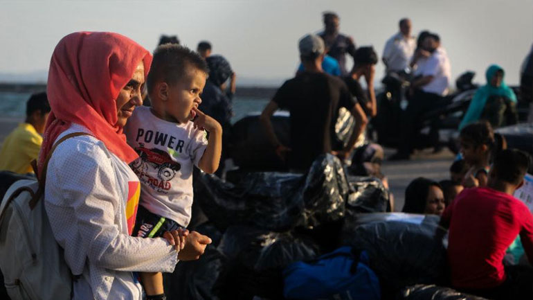 Τα πρώτα λεωφορεία με πρόσφυγες έφθασαν στη δομή φιλοξενίας Νέας Καβάλας Κιλκίς