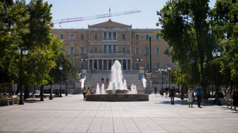 Βουλευτής της Θεσσαλονίκης στο στόχαστρο ληστών στην πλατεία Συντάγματος