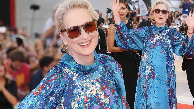 Φεστιβάλ Βενετίας: Εντυπωσιακή εμφάνιση με καφτάνι για την 70χρονη Meryl Streep