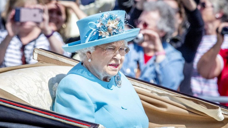 Η απάντηση της βασίλισσας Ελισάβετ σε τουρίστες που δεν την αναγνώρισαν Η απάντηση της βασίλισσας Ελισάβετ σε τουρίστες που δεν την αναγνώρισαν