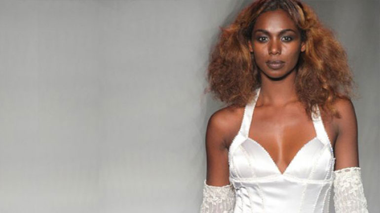 Νάιλα: Η πρώην παίκτρια του GNTM ποζάρει με μαγιό και φουσκωμένη κοιλίτσα