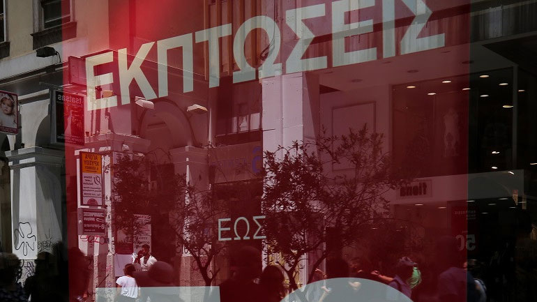 Πτώση τζίρου την περίοδο των εκπτώσεων διαπιστώνει ο Εμπορικός Σύλλογος Αθηνών