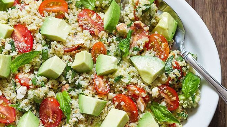 Σαλάτα με κινόα και αγγούρι χωρίς γλουτένη
