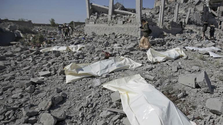 Υεμένη: Τουλάχιστον 130 άνθρωποι θεωρούνται νεκροί μετά τον αεροπορικό βομβαρδισμό στην Ντάμαρ