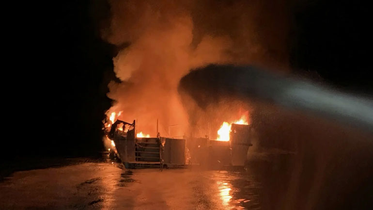 Καλιφόρνια: Τουλάχιστον 8 νεκροί και 26 αγνοούμενοι από την πυρκαγιά σε αγκυροβολημένο πλοίο Καλιφόρνια: Τουλάχιστον 8 νεκροί και 26 αγνοούμενοι από την πυρκαγιά σε αγκυροβολημένο πλοίο