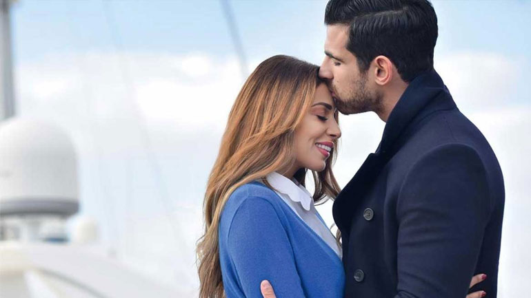 Γέννησε η Ελένη Χατζίδου – Οι πρώτες φωτογραφίες της κόρης της